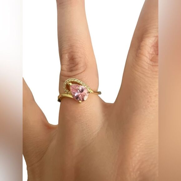 Tear Drop Stone Ring - Picture 1 of 4